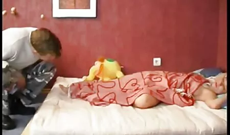 Một nữ trẻ xinh đẹp vớ chân, sex nhật bản vietsub và nhét một rung bên trong